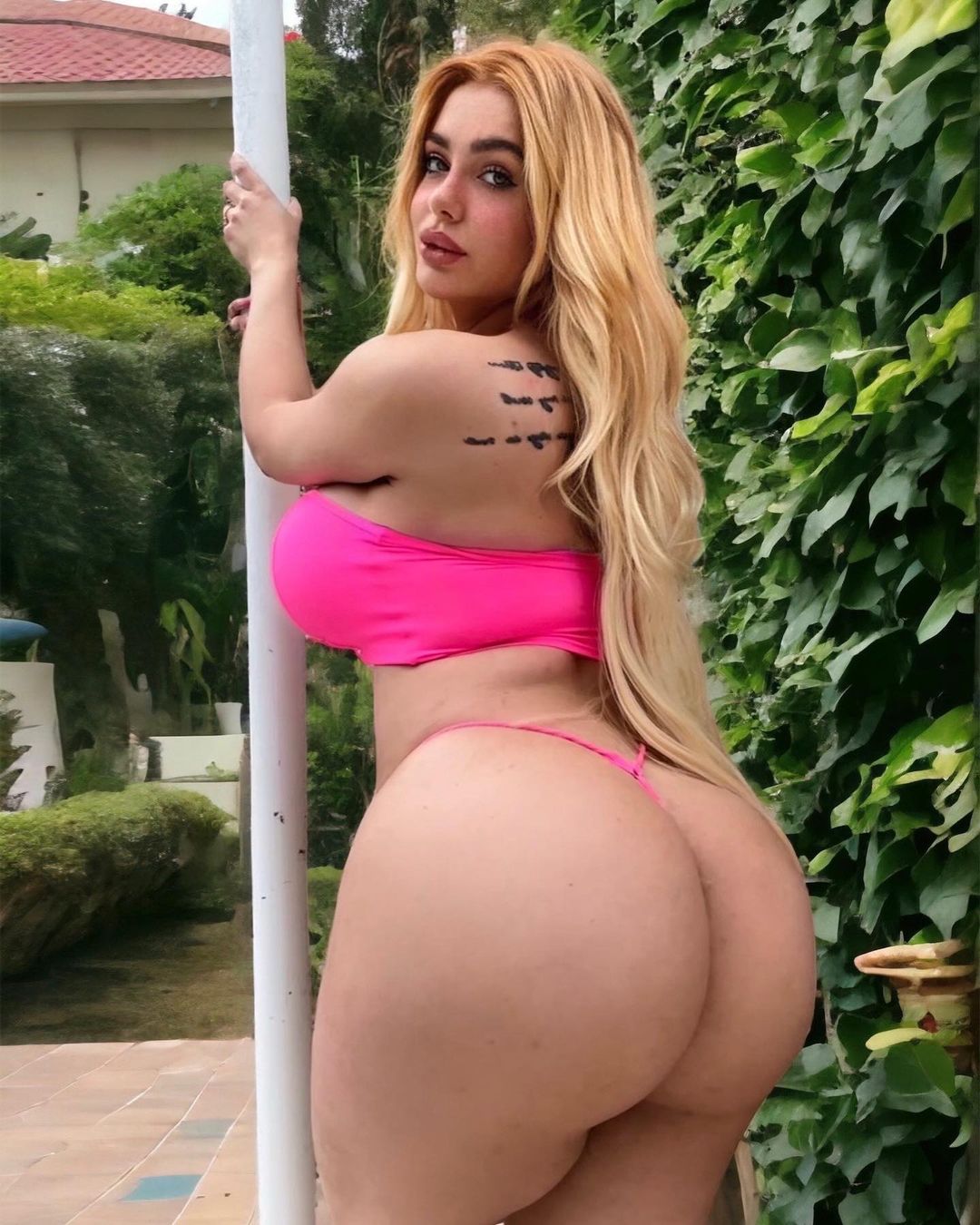 Adriana Alencar ass